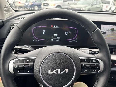 Used 2025 Kia Sportage EX FWD image 27