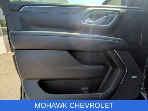 Used 2023 Chevrolet Suburban Z71 w/ Luxury Package AWD/4WD image 23