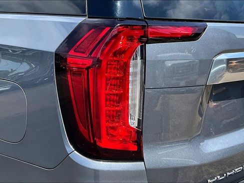 Used 2021 GMC Yukon Denali w/ Denali Premium Package AWD/4WD image 29