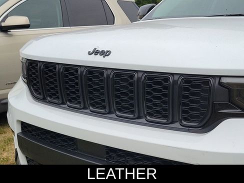 Used 2023 Jeep Grand Cherokee L Limited w/ Black Appearance Package AWD/4WD image 3