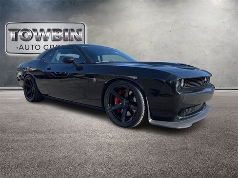 Used 2015 Dodge Challenger SRT Hellcat image 2