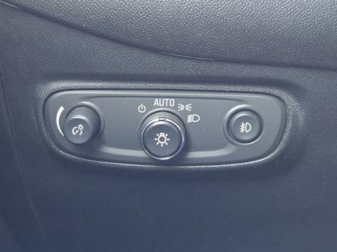 Used 2020 Chevrolet Equinox LT image 17