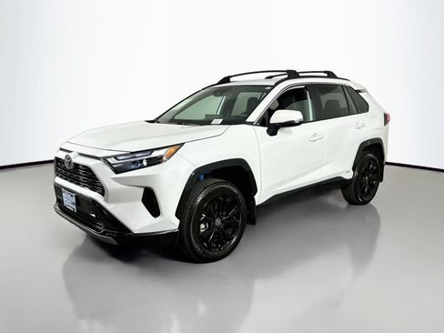 Certified 2025 Toyota RAV4 SE w/ Convenience Package AWD/4WD image 3