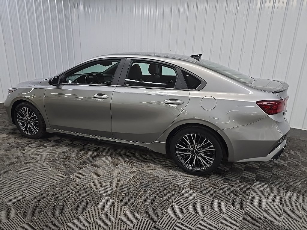 Used 2022 Kia Forte GT-Line FWD image 4