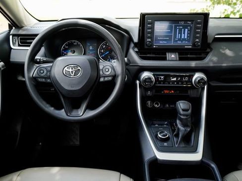 Used 2022 Toyota RAV4 XLE image 23