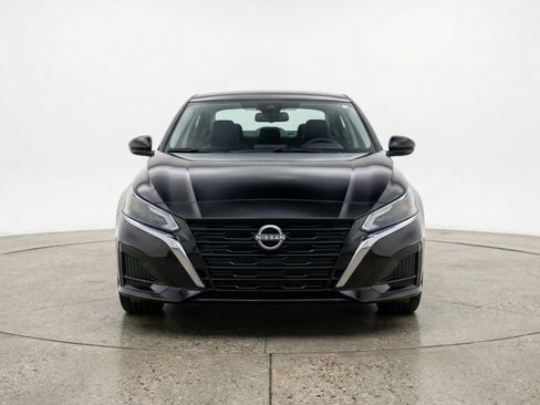 Used 2025 Nissan Altima 2.5 SV image 2