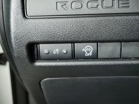 Used 2023 Nissan Rogue S image 19