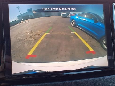 Used 2024 Chrysler Pacifica Touring-L FWD image 16