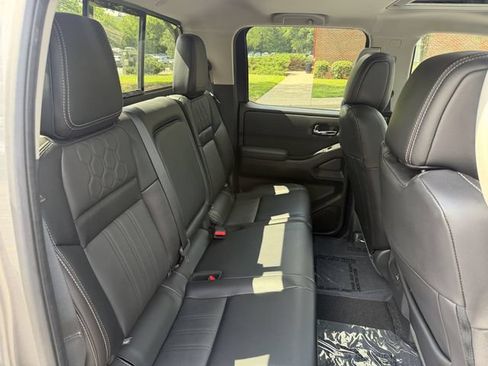 Used 2024 Nissan Frontier SL w/ Technology Package RWD image 32