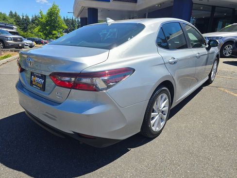 Used 2022 Toyota Camry LE AWD/4WD image 7