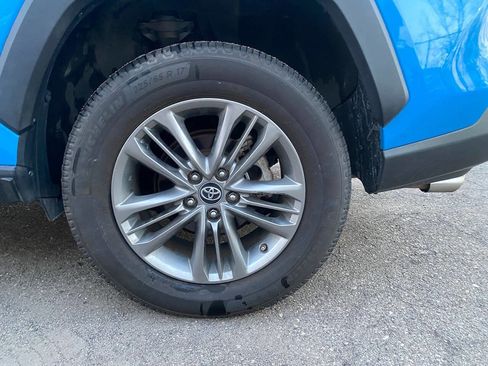 Used 2020 Toyota RAV4 LE FWD image 15