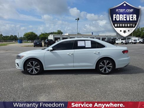 Used 2021 Volkswagen Passat 2.0T SE FWD image 4