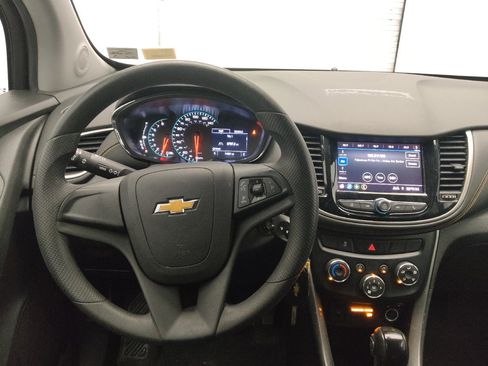 Used 2020 Chevrolet Trax LS AWD/4WD image 22