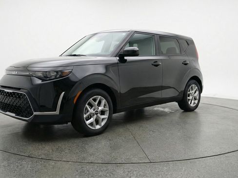 Used 2025 Kia Soul LX w/ LX Technology Package FWD image 3