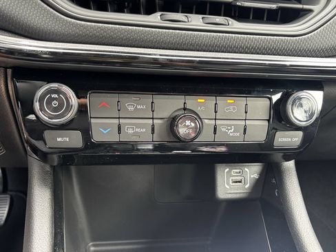 New 2026 Jeep Compass Latitude AWD/4WD image 17