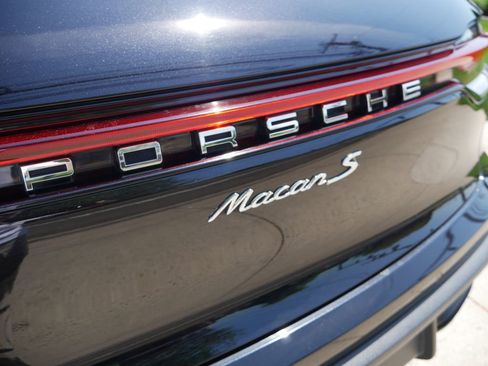 Certified 2023 Porsche Macan S AWD/4WD image 14