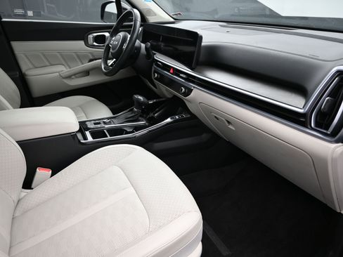 Used 2025 Kia Sorento SX image 28