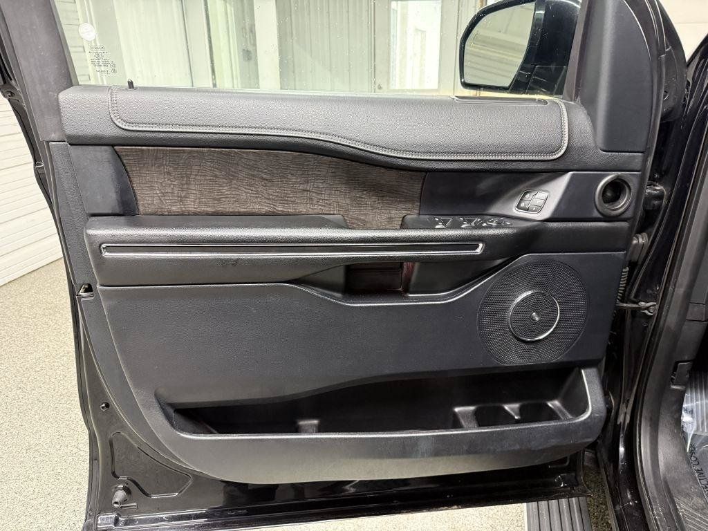 Used 2019 Ford Expedition Max Limited AWD/4WD image 24