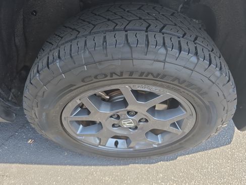 Used 2025 Honda Pilot TrailSport image 34