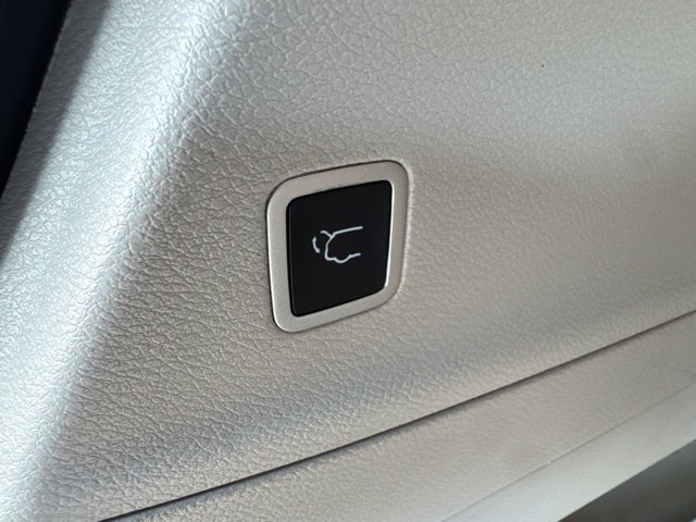 Used 2023 Chrysler Pacifica Touring-L FWD image 43
