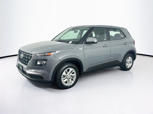 Used 2021 Hyundai Venue SE FWD image 3