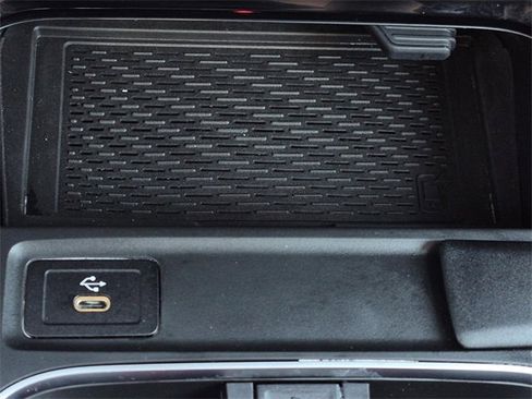 Certified 2025 Mercedes-Benz GLB 250 image 30