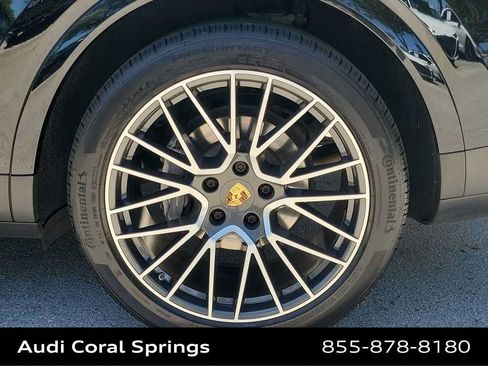 Used 2023 Porsche Cayenne AWD/4WD image 16