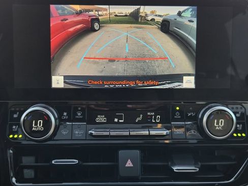 Used 2023 Toyota Highlander Limited FWD image 16