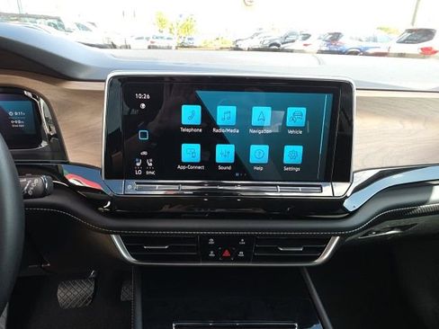 Used 2024 Volkswagen Atlas SE image 17