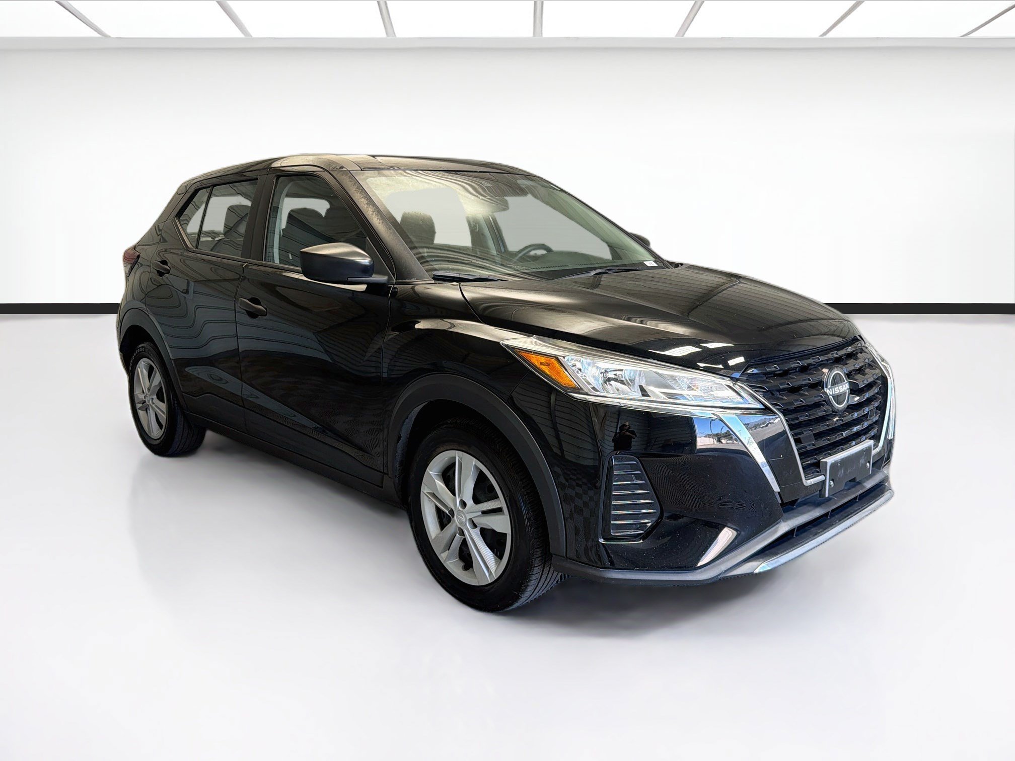 Used 2024 Nissan Kicks S FWD image 3