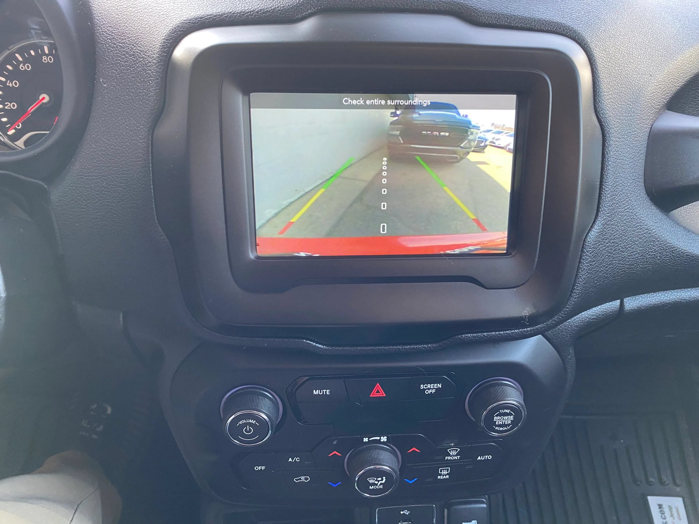 Used 2019 Jeep Renegade Latitude FWD image 19