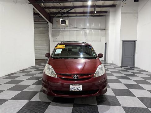 Used 2008 Toyota Sienna XLE image 3