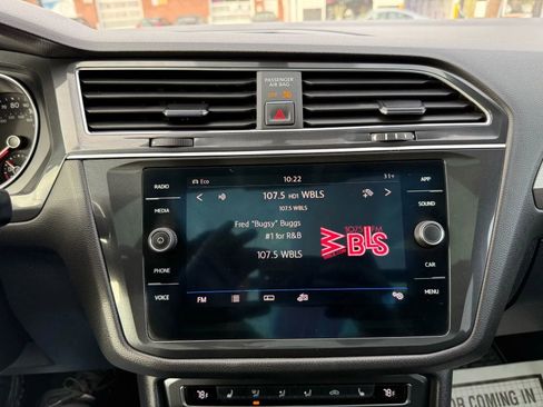 Used 2018 Volkswagen Tiguan SE w/ Panoramic Sunroof Package image 31