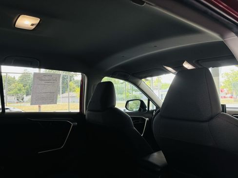 Used 2022 Toyota RAV4 LE AWD/4WD image 35