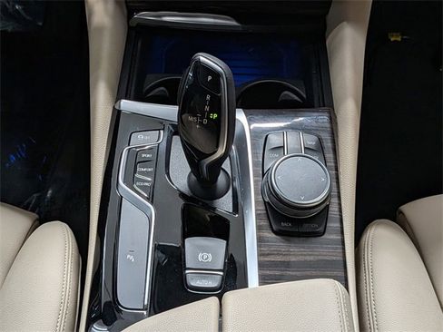 Used 2018 BMW 530i xDrive image 12