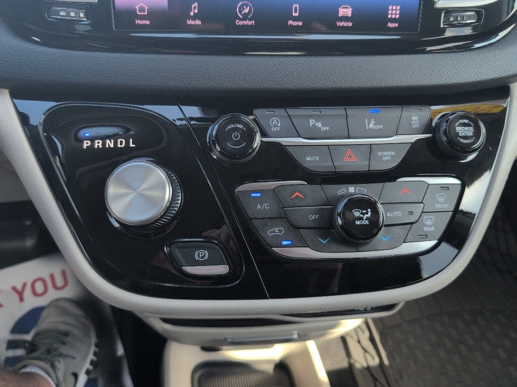 Used 2024 Chrysler Pacifica Touring-L FWD image 24