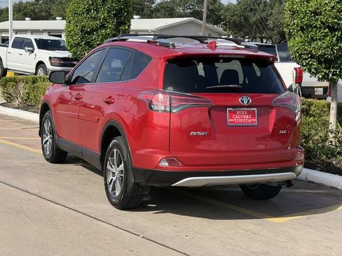 Used 2017 Toyota RAV4 XLE w/ Plus Extra Value Package FWD image 5