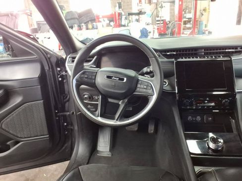 Used 2024 Jeep Grand Cherokee L Laredo AWD/4WD image 12