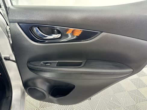 Used 2020 Nissan Rogue Sport SV image 27