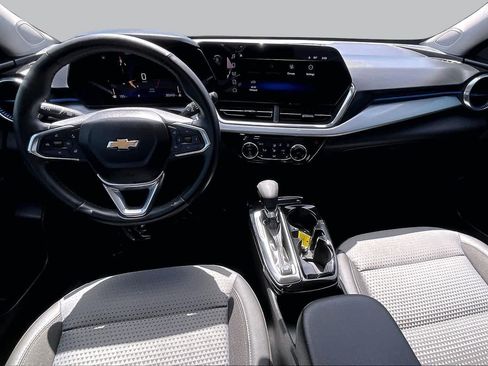 Used 2024 Chevrolet Trax LT w/ LT Convenience Package FWD image 15