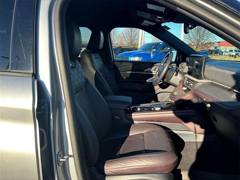 Used 2025 Ford Explorer Platinum w/ Ultimate Package image 11