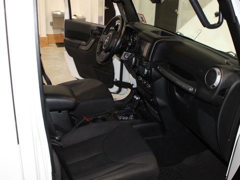 Used 2016 Jeep Wrangler Unlimited Sport w/ Quick Order Package 24S AWD/4WD image 6