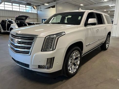 Used 2019 Cadillac Escalade ESV Platinum AWD/4WD image 8