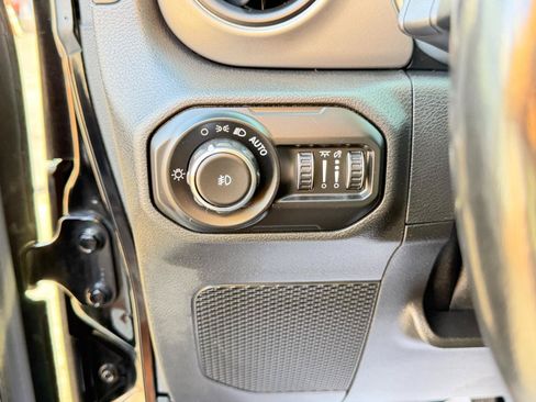 Used 2021 Jeep Wrangler Unlimited Sport AWD/4WD image 18