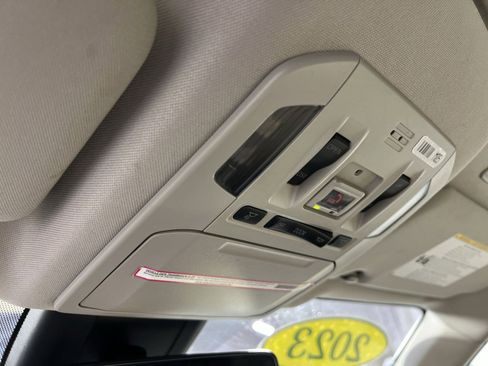 Used 2023 Toyota Highlander XLE image 36