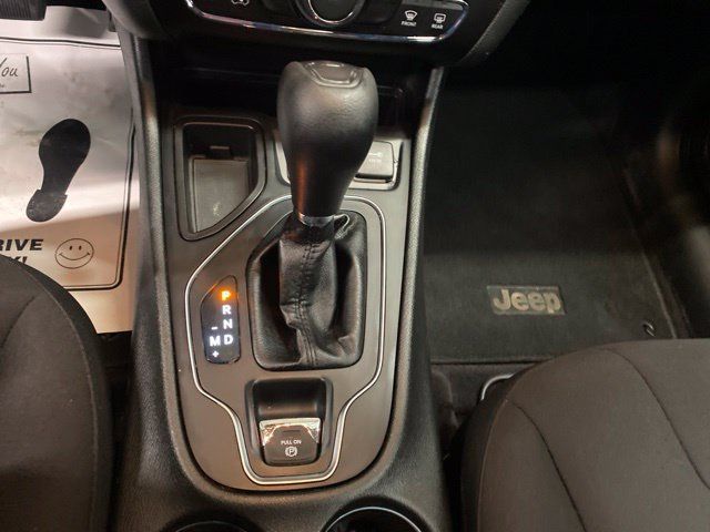 Used 2019 Jeep Cherokee Latitude FWD image 23