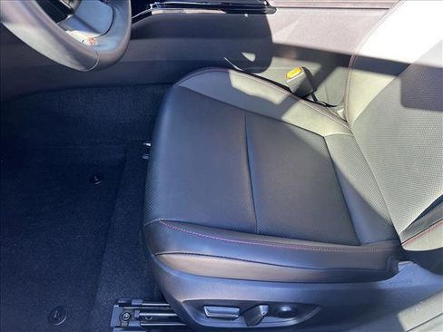 Certified 2025 Toyota Prius Plug-In Hybrid image 10