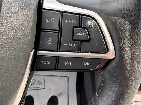 Used 2023 Toyota Highlander Limited FWD image 34