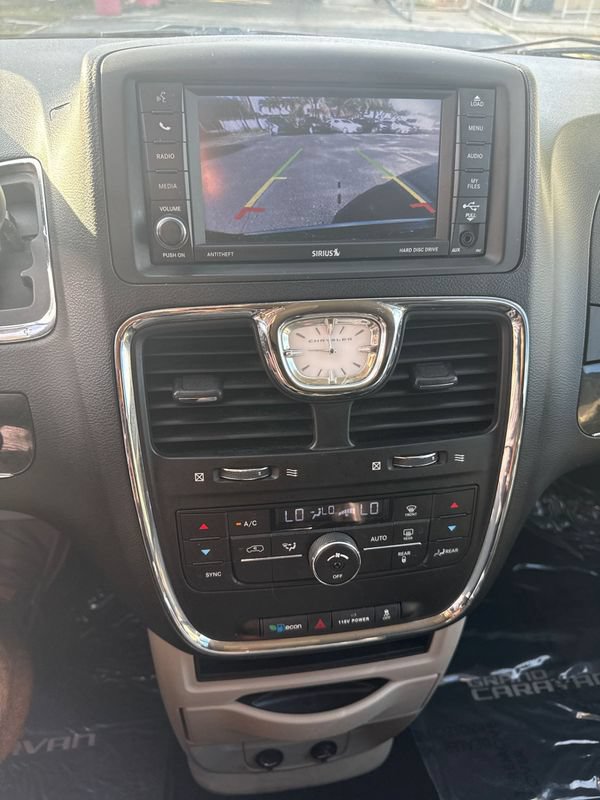 Used 2014 Chrysler Town & Country Touring FWD image 22