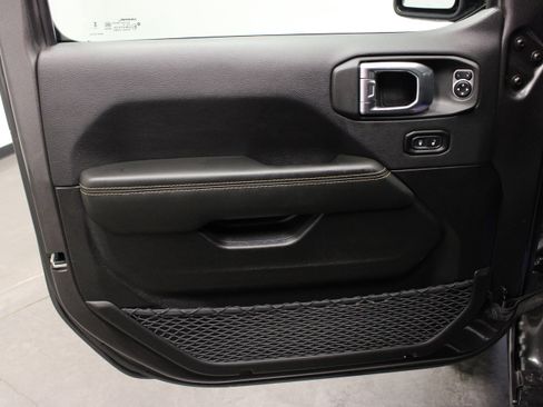 Used 2025 Jeep Wrangler Unlimited Sahara w/ Safety Group AWD/4WD image 18